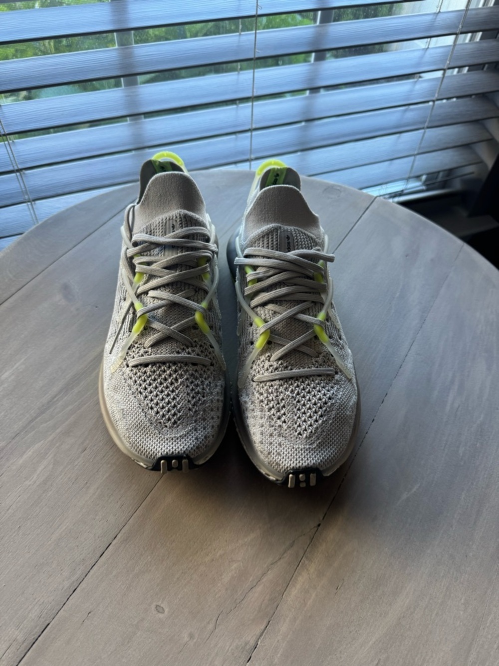 Light Gray Knit Men's Running Sneakers with Neon Accents